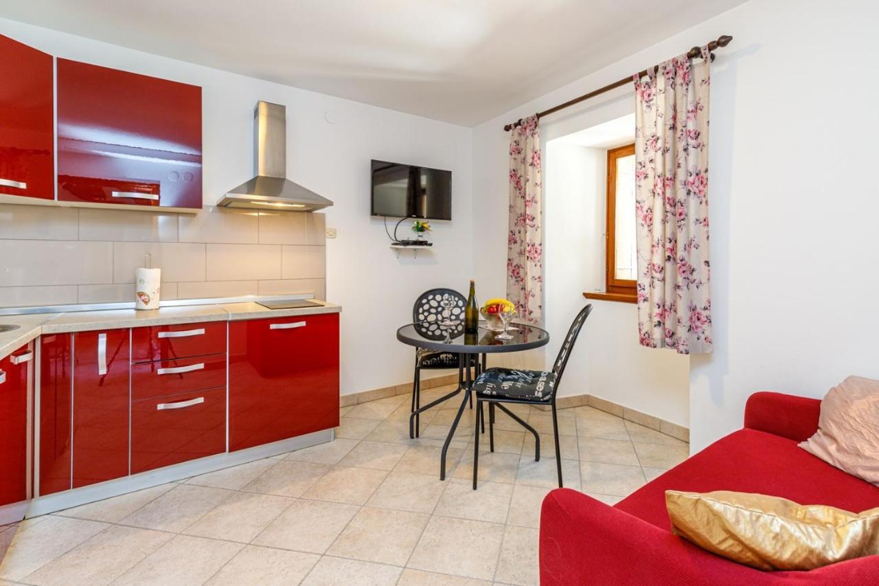 Apartments Mirjana Медулин Екстер'єр фото