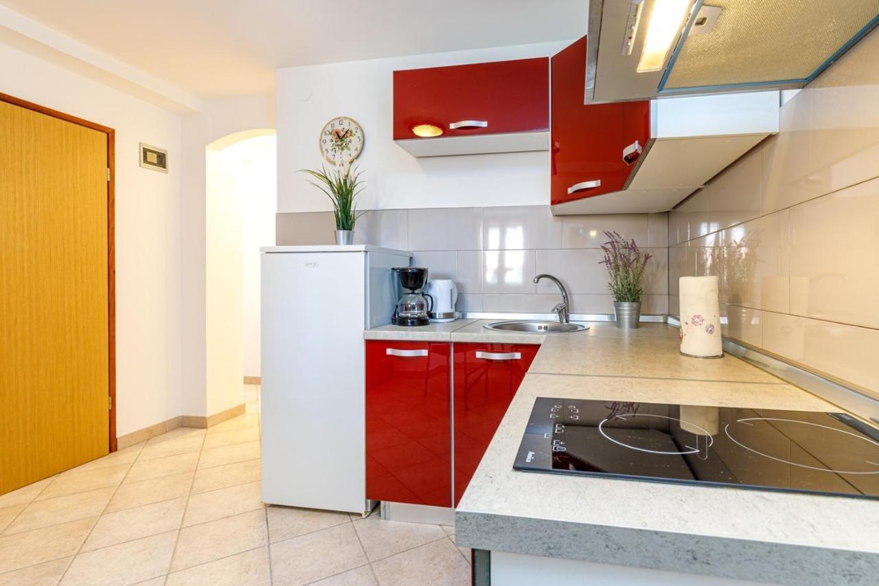 Apartments Mirjana Медулин Екстер'єр фото