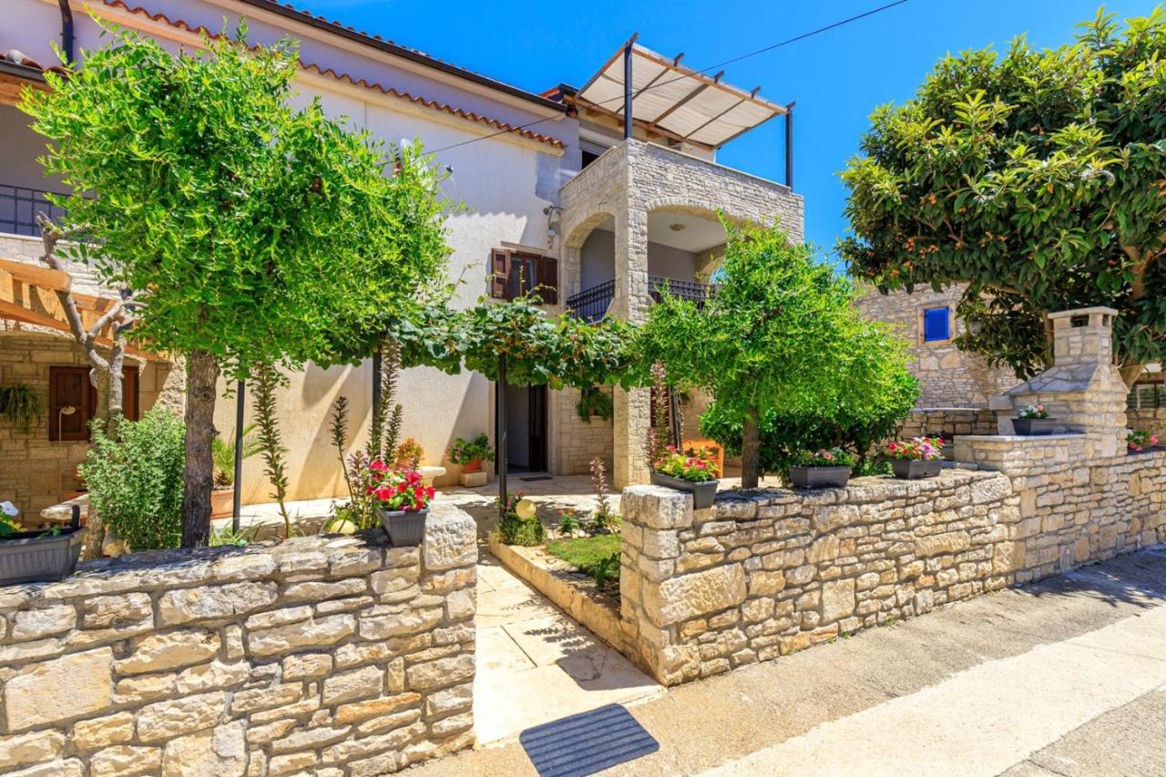 Apartments Mirjana Медулин Екстер'єр фото