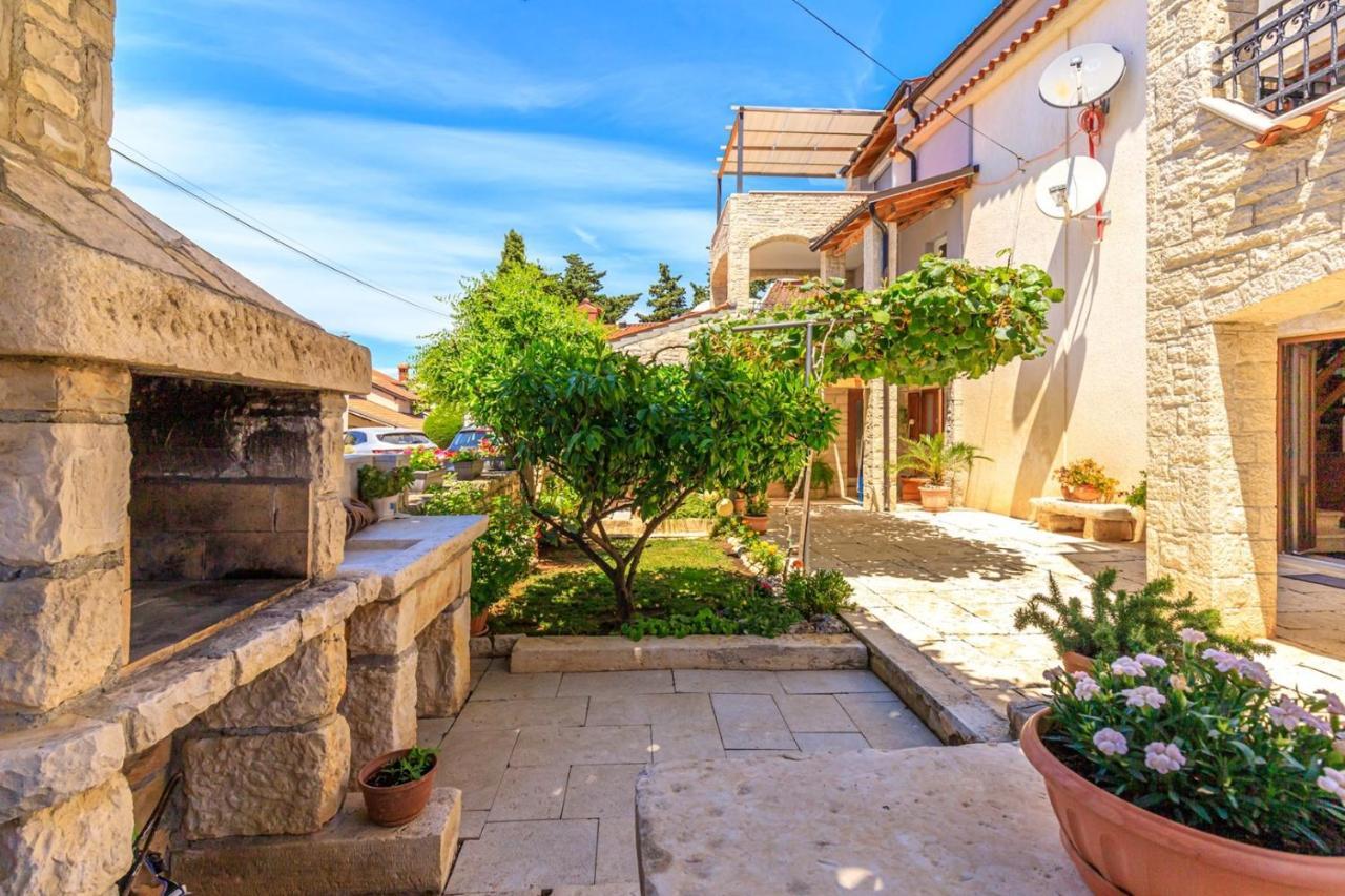 Apartments Mirjana Медулин Екстер'єр фото