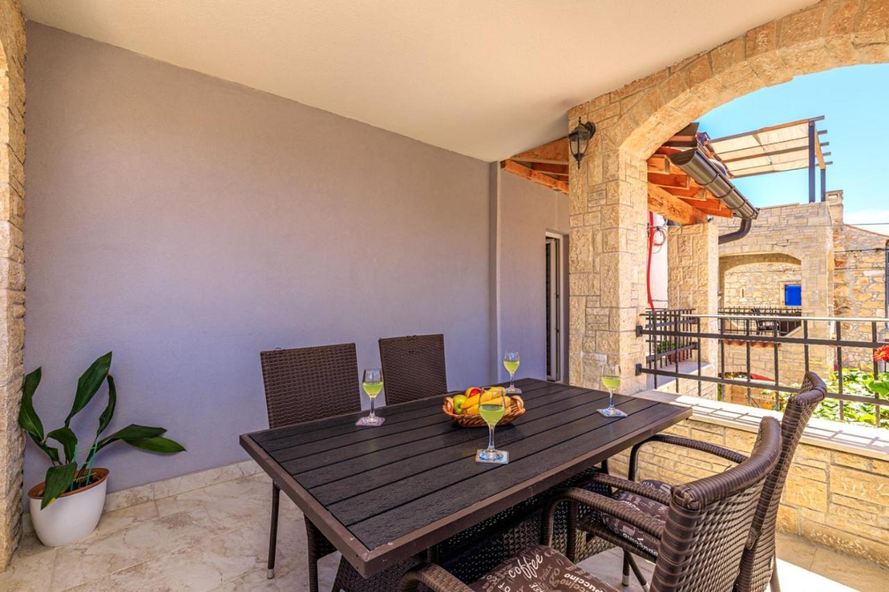 Apartments Mirjana Медулин Екстер'єр фото
