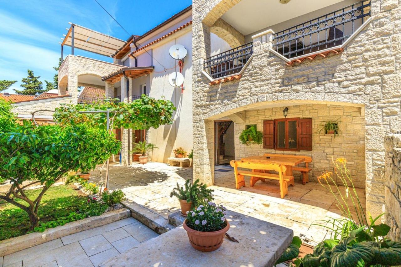 Apartments Mirjana Медулин Екстер'єр фото