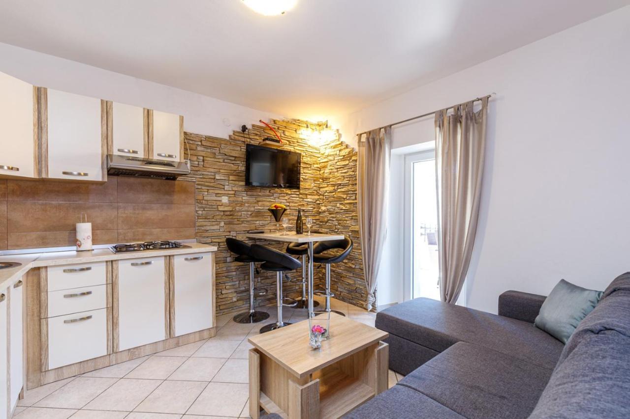 Apartments Mirjana Медулин Екстер'єр фото