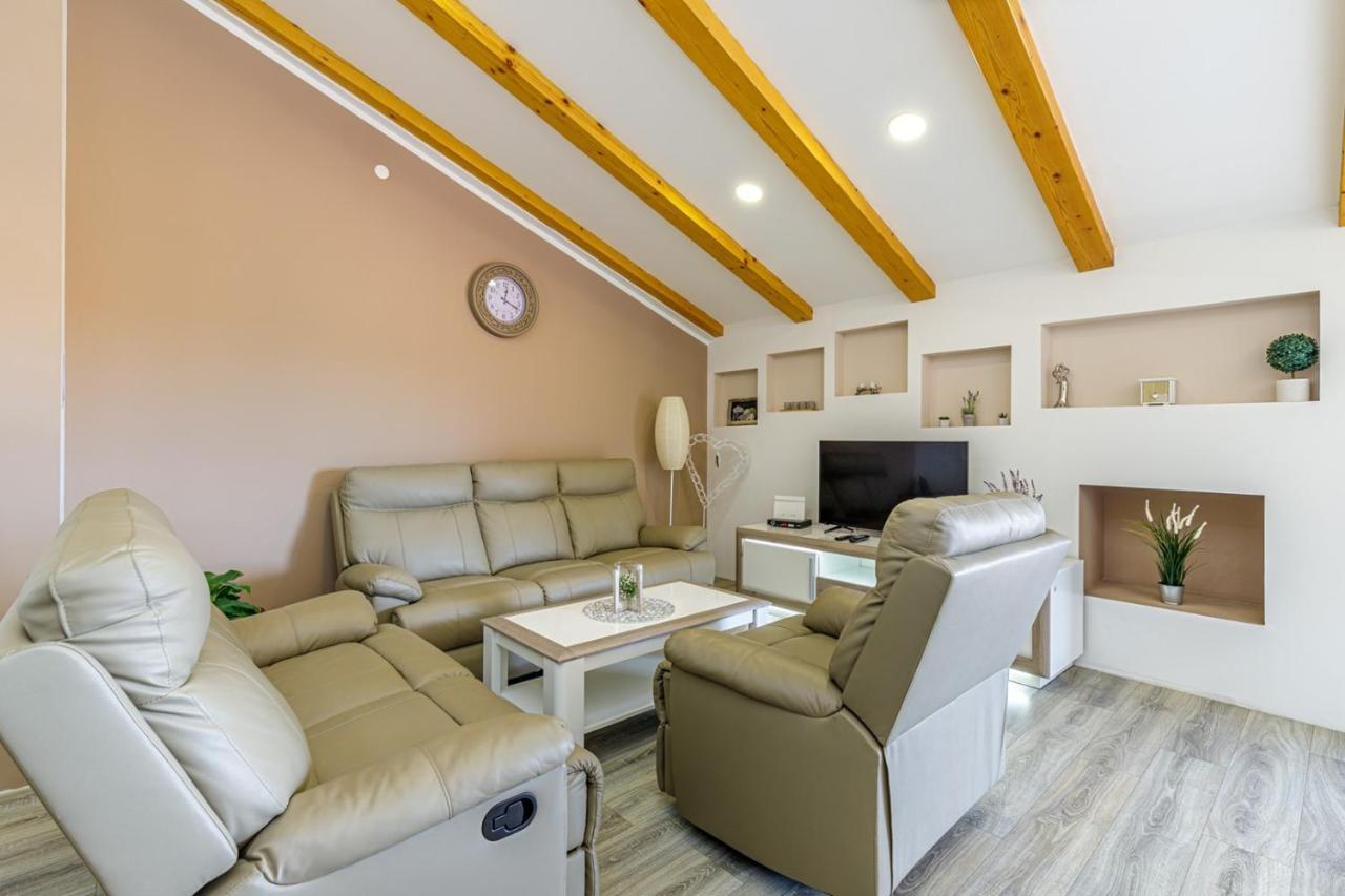 Apartments Mirjana Медулин Екстер'єр фото