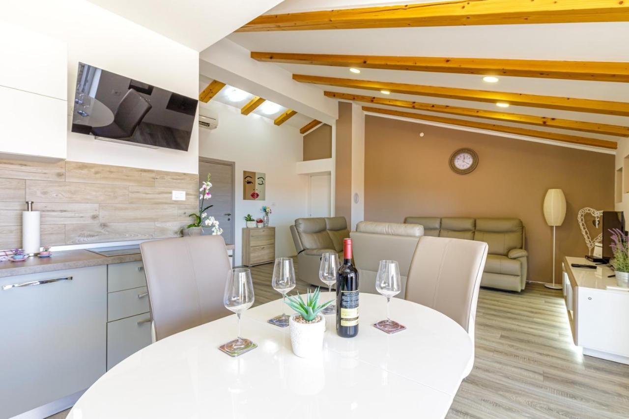 Apartments Mirjana Медулин Екстер'єр фото