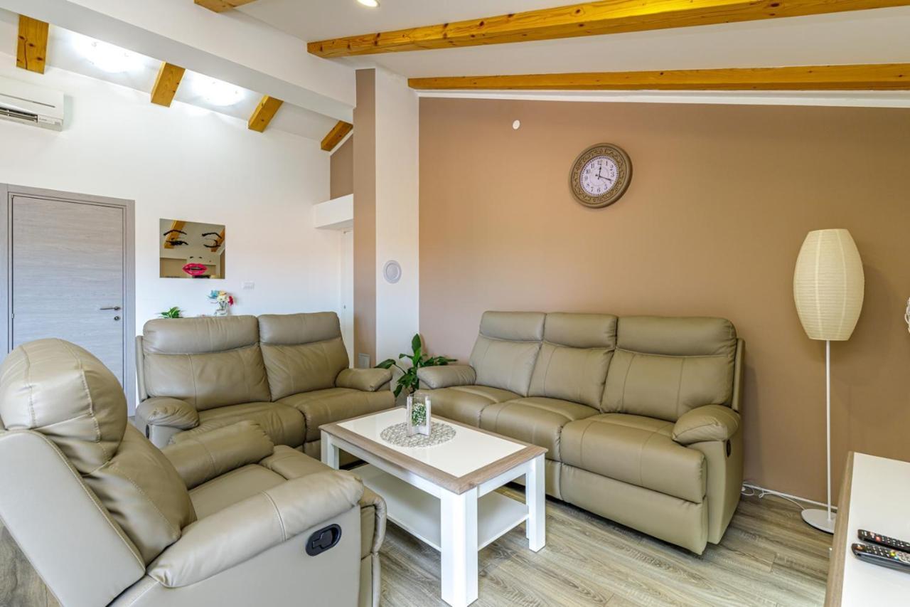 Apartments Mirjana Медулин Екстер'єр фото