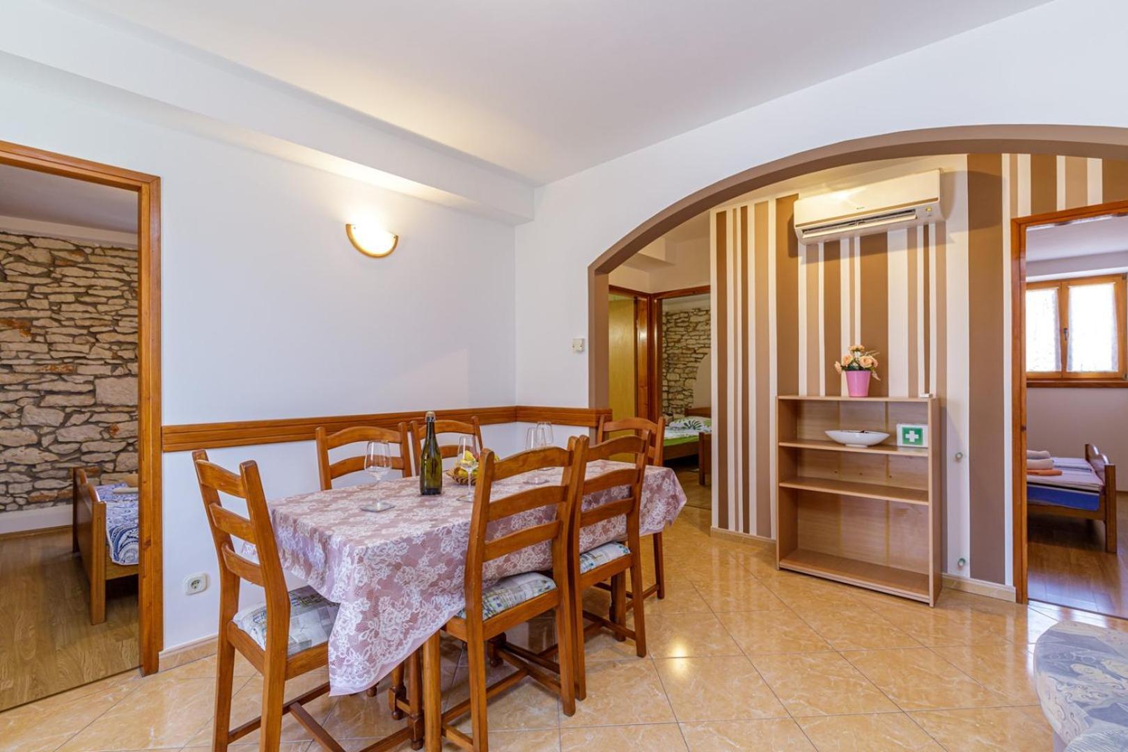 Apartments Mirjana Медулин Екстер'єр фото